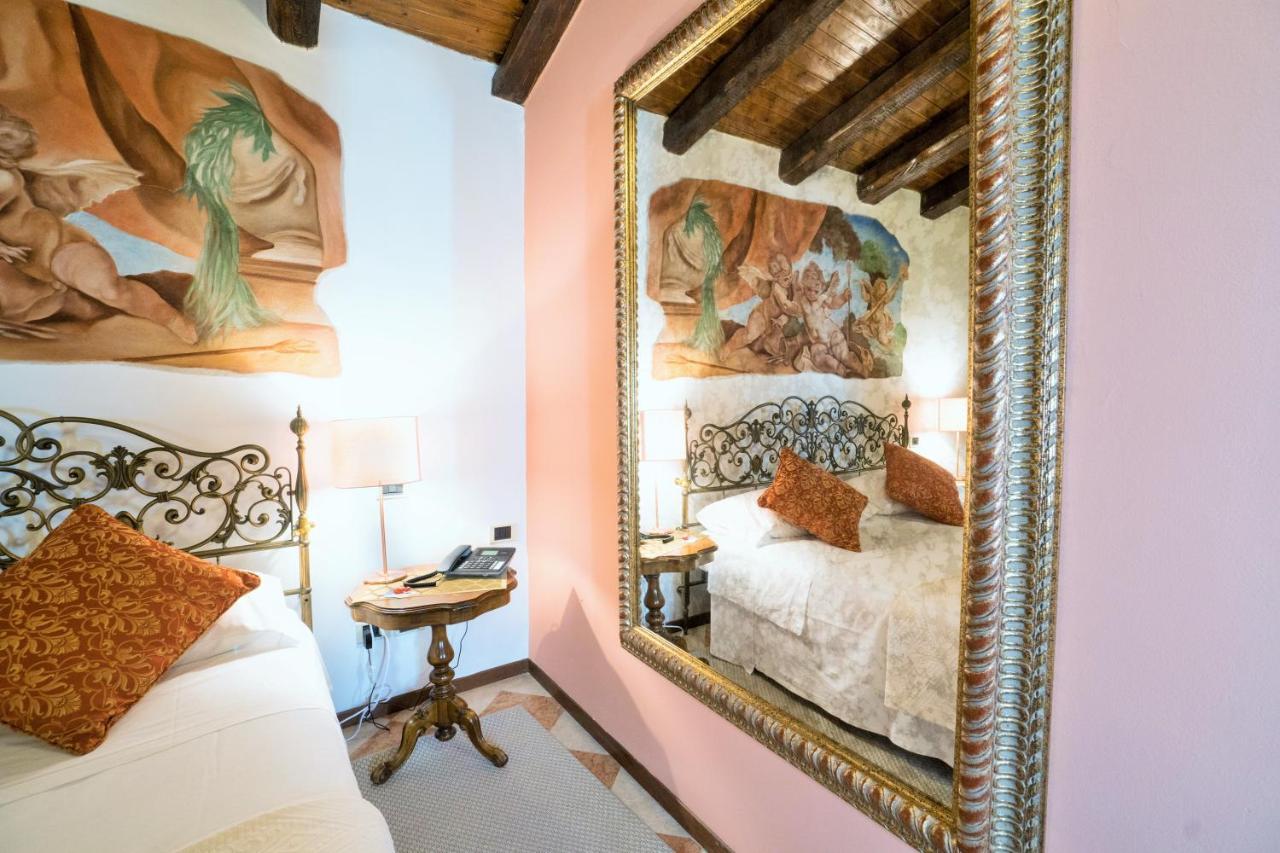 Villa Ducale Hotel & Ristorante Доло Екстериор снимка