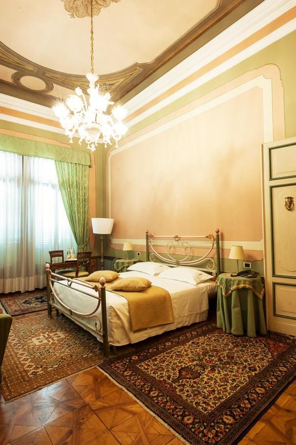 Villa Ducale Hotel & Ristorante Доло Екстериор снимка