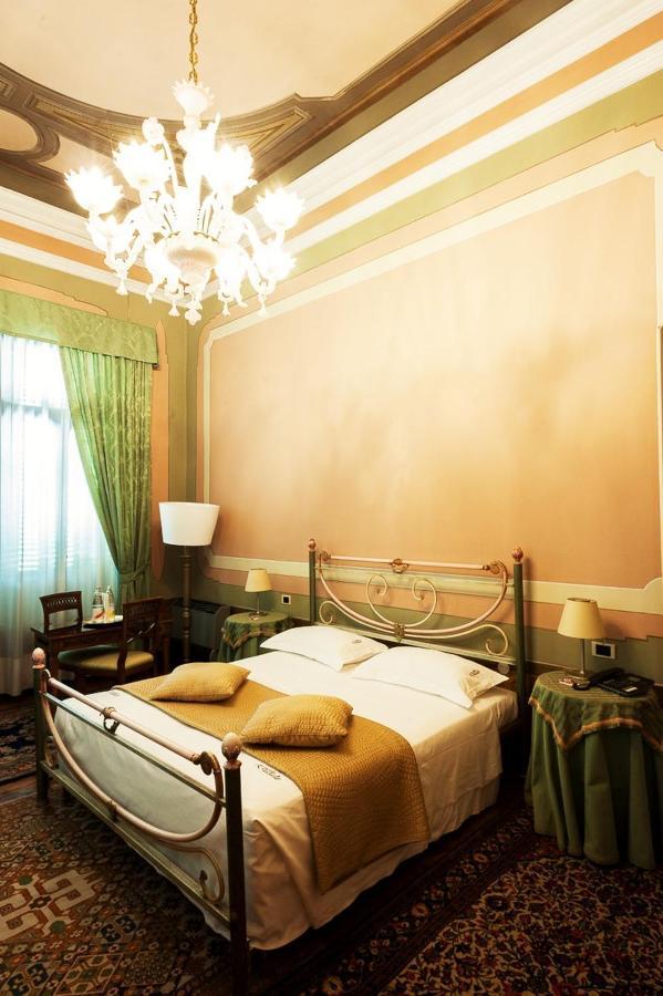Villa Ducale Hotel & Ristorante Доло Екстериор снимка