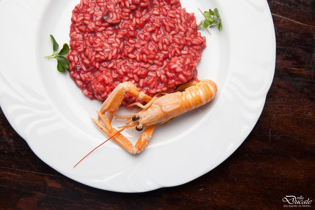 Villa Ducale Hotel & Ristorante Доло Екстериор снимка