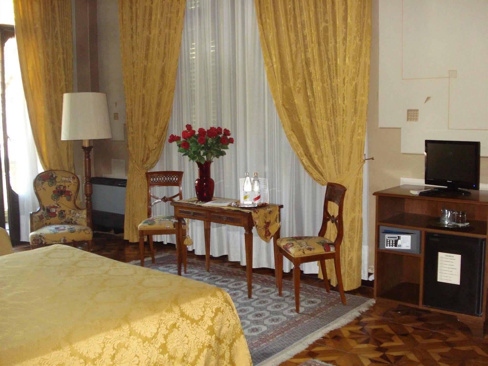 Villa Ducale Hotel & Ristorante Доло Екстериор снимка