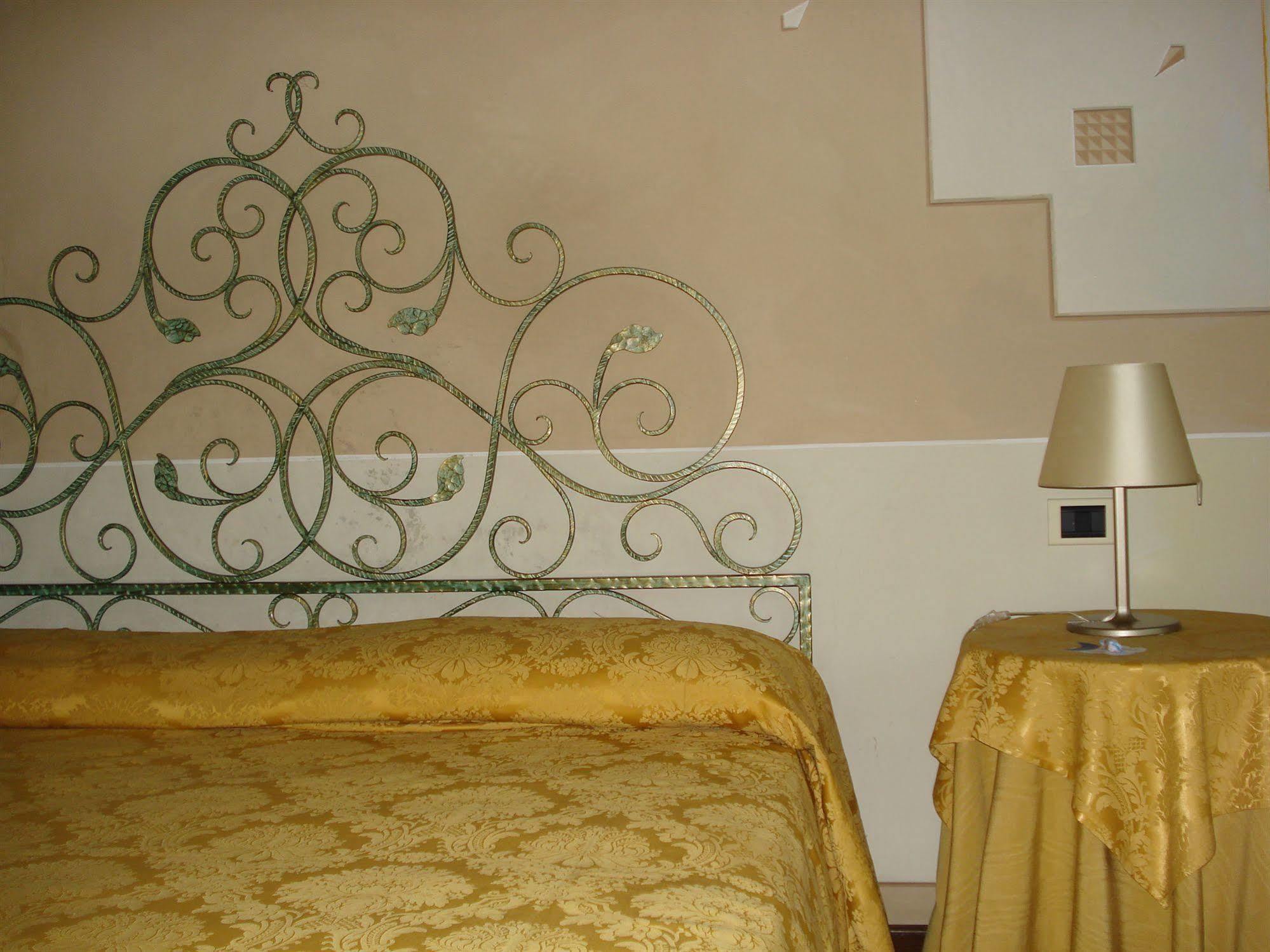 Villa Ducale Hotel & Ristorante Доло Екстериор снимка