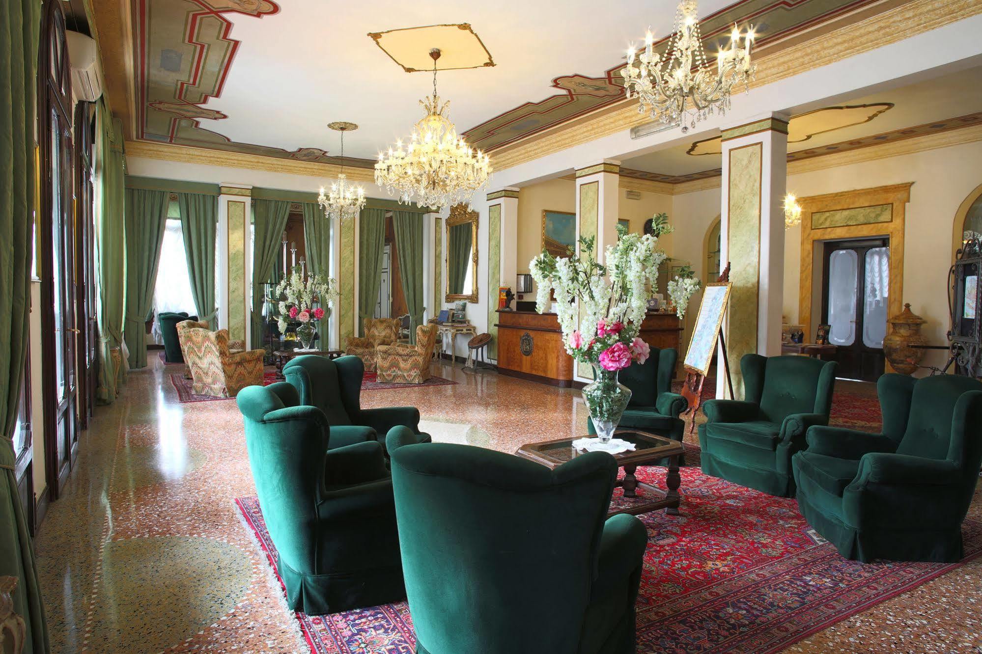 Villa Ducale Hotel & Ristorante Доло Екстериор снимка