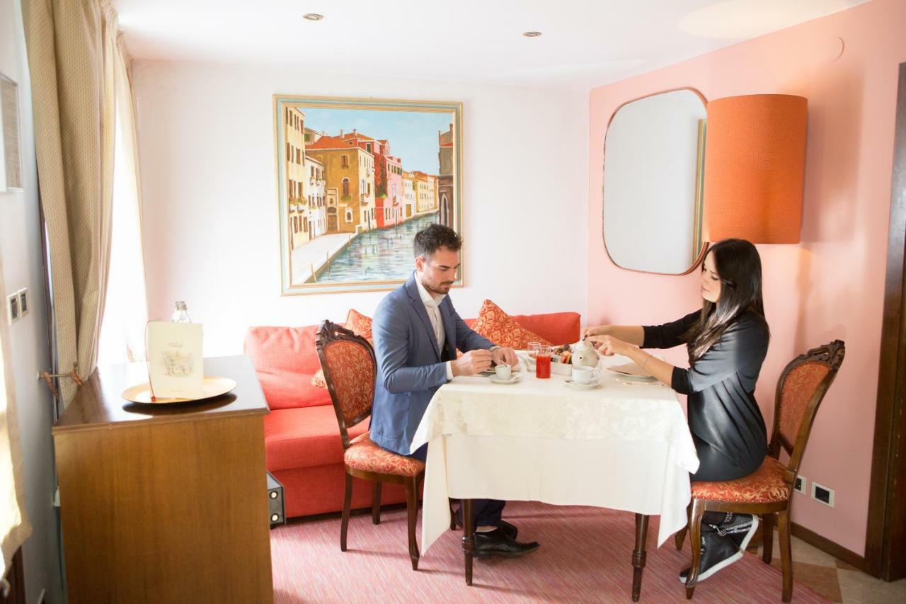 Villa Ducale Hotel & Ristorante Доло Екстериор снимка