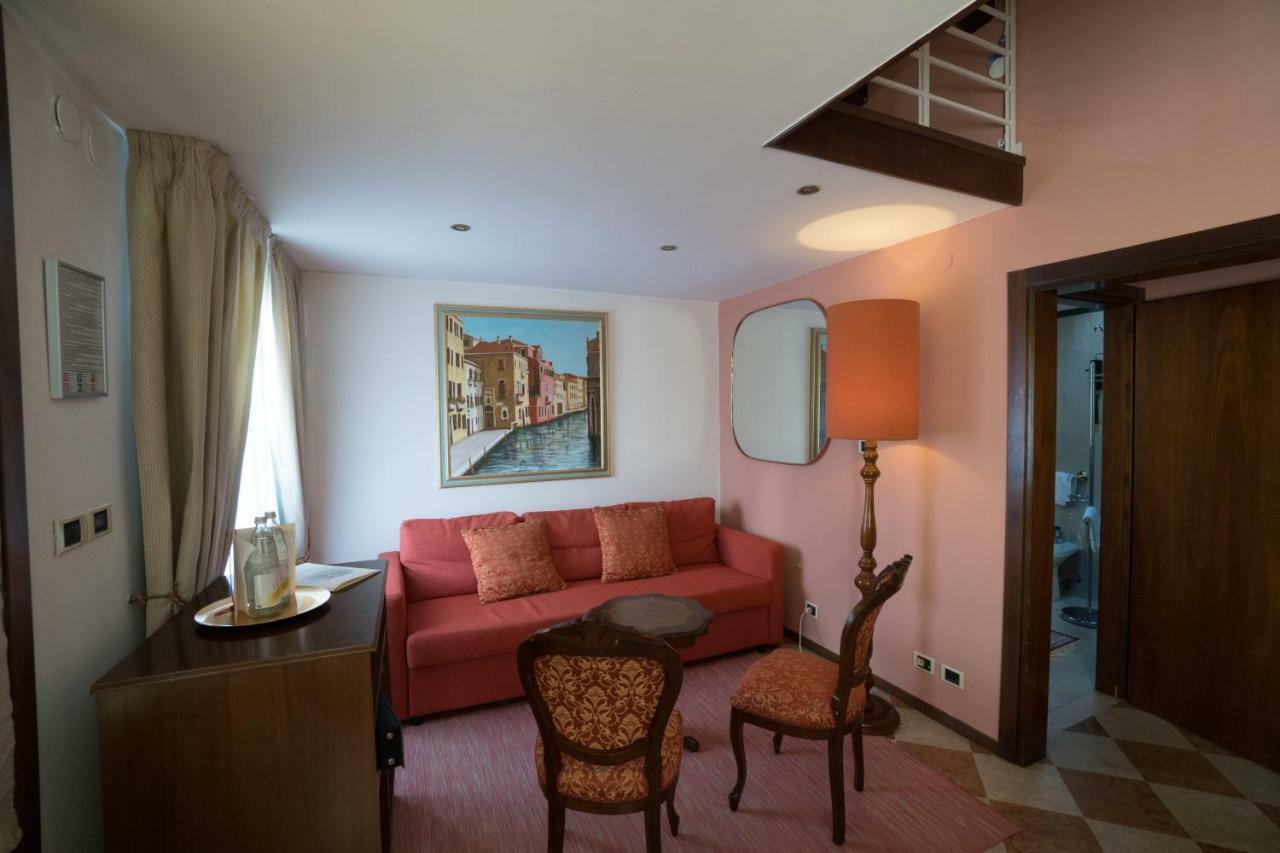 Villa Ducale Hotel & Ristorante Доло Екстериор снимка